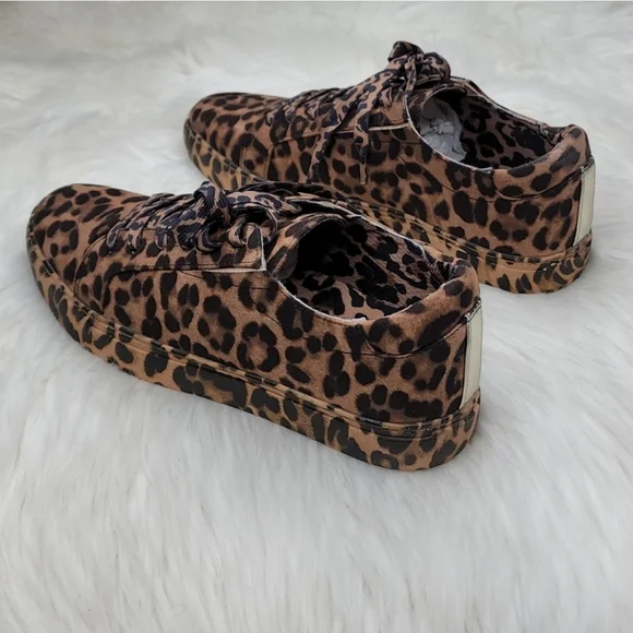 Kenneth Cole New York Kam EO Sneaker All Over Leopard Print - Picture 13 of 16